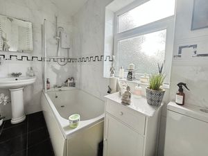 Bathroom - click for photo gallery